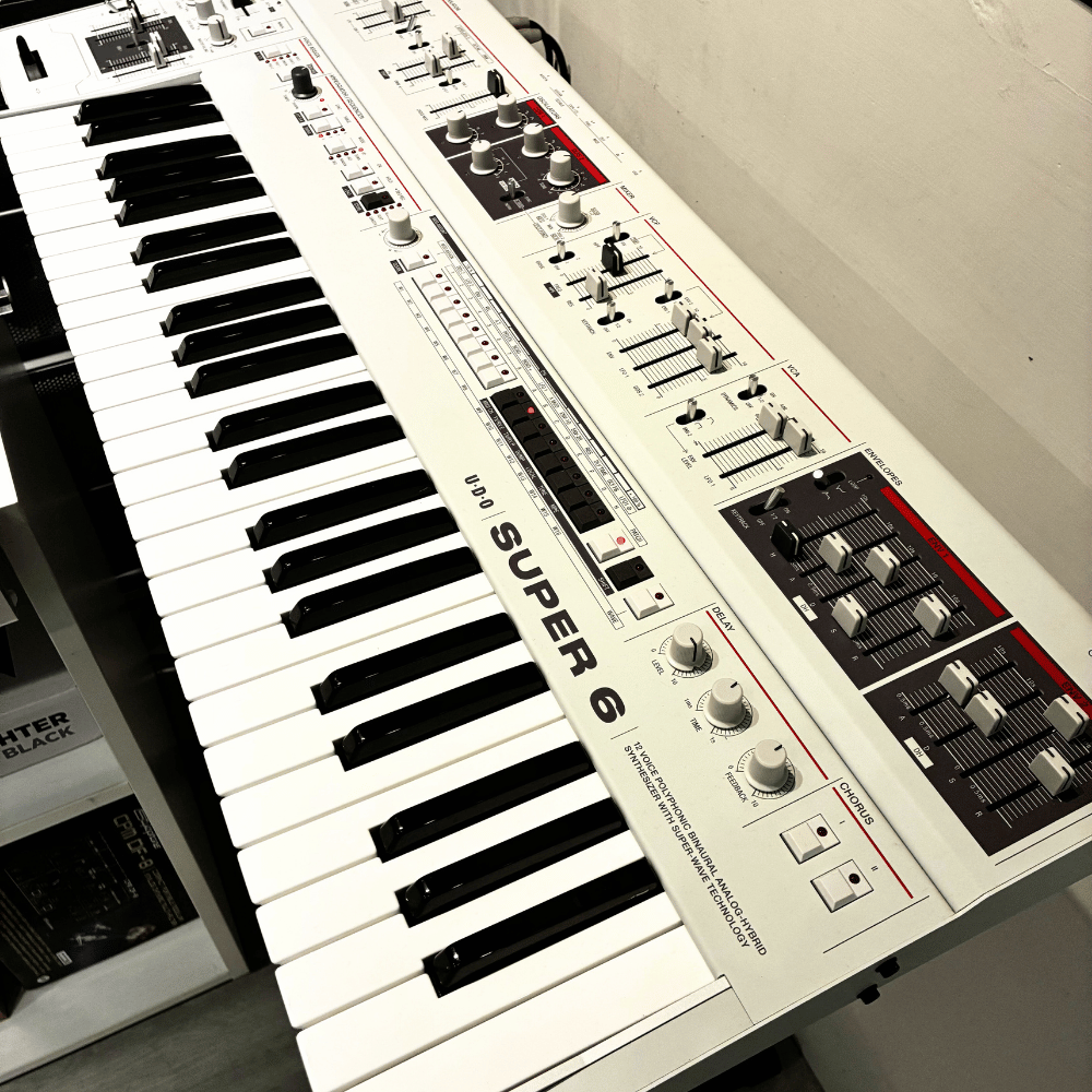 [開封展示品出清] SUPER 6 合成器鍵盤 + 全新 ST49 鍵盤升級套組